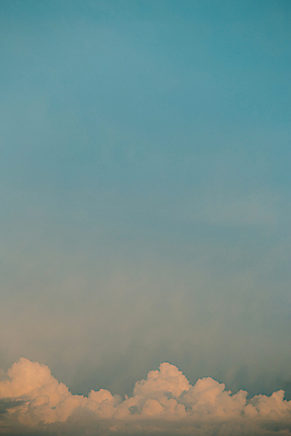 포토 JPG 해외이미지 주간 구름 하늘 사람없음 야외 파란색 맑음 해외포토 자연요소 컬러 날씨 파일형식 이미지허브