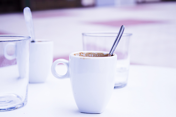 포토 JPG 해외이미지 커피 음료 음식 백그라운드 유리 탁자 아침 사람없음 컵 물 갈색 검은색 카페 머그컵 흰색 뜨거움 액체 차 아침식사 정상 작음 오브젝트 슛 카푸치노 에스프레소 고립 라떼 카페인 해외포토 주간 자연요소 식기 컬러 가구 재질 상점 식사 크기 파일형식 이미지허브