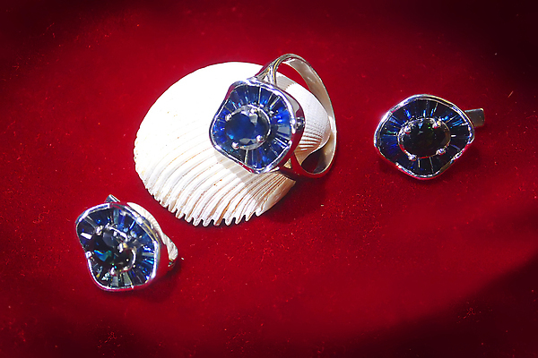 포토 JPG 해외이미지 디자인 결혼 백그라운드 목걸이 팔찌 선물 사람없음 빛 유행 귀걸이 반지 화려 황금 고급 바게트 크리스탈 보석 수집 에메랄드 다이아몬드 보물 고립 사파이어 전용 핸드메이드 해외포토 빵 컨셉 장신구 이벤트 광석 파일형식 이미지허브