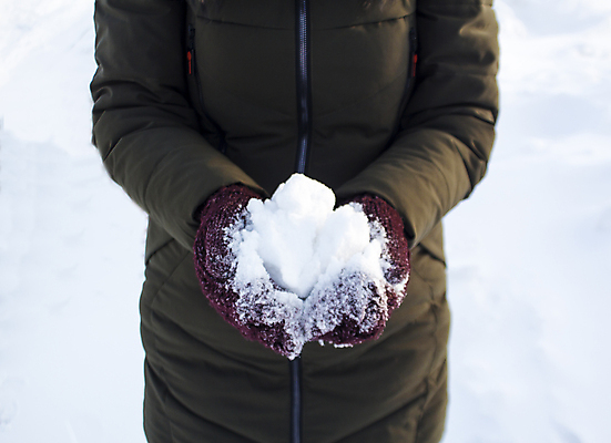 포토 JPG 해외이미지 모델 라이프스타일 손 계절 공원 남자 행복 어린이 여행 장갑 백그라운드 겨울 신체 비즈니스 자연 눈사람 놀이 휴가 거리 사랑 사람 소년 성인 사람없음 야외 유행 검은색 추위 흰색 우아함 눈덩이 스타일 성인여자만 해외포토 잡화 공공시설 감정 컬러 컨셉 눈_날씨 생활 신체부위 생태계 여자만 성인만 파일형식 이미지허브