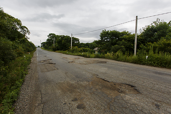 포토 JPG 해외이미지 도로 길 여행 자국 자동차 날씨 안전 사람없음 물 반사 검은색 손상 차도 젖음 도시 구멍 고속도로 냄비 숲 위험 큼 러시아 웅덩이 먼지 장면 지역 진흙 나쁜 길가 깨짐 러시아인 옛날 콘크리트 소름 해외포토 자연요소 서양인 감정 유럽 육상교통 컬러 컨셉 교통시설 솥 크기 파일형식 이미지허브