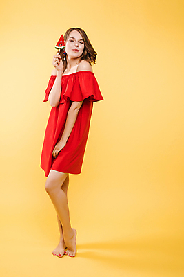 포토 JPG 해외이미지 여자 행복 음식 인형 분홍색 백그라운드 휴가 디저트 막대사탕 사탕 한명 컬러풀 선글라스 파티 유행 축하 잡기 생일 화려 달콤 유혹 먹기 배고픔 입술 마시멜로우 스타일 해외포토 1 기념일 감정 안경 컬러 컨셉 모션 사람 이벤트 신체부위 맛 파일형식 이미지허브