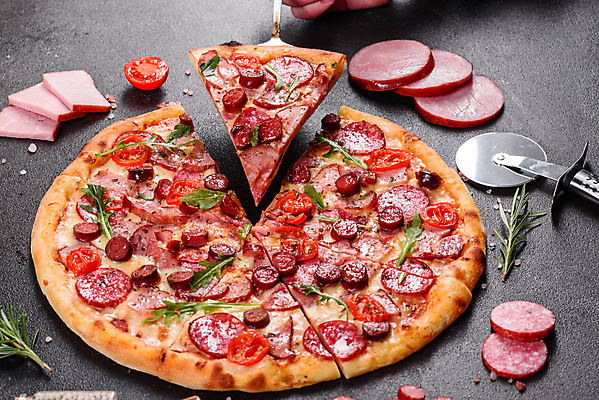 포토 JPG 해외이미지 전통 음식 조각 백그라운드 토마토 채소 탁자 치즈 피자 패스트푸드 육류 요리 사람없음 목재 식당 식사 저녁식사 버섯 이탈리아 껍질 시골 뜨거움 소시지 닫기 이탈리아음식 맛 정상 굽기 허브 속도 매움 햄 레시피 후추 바질 모짜렐라치즈 살라미 페퍼로니 해로움 핸드메이드 해외포토 나무 식물 유럽 가구 컨셉 식재료 재료 모션 유제품 서양음식 상점 가공식품 인스턴트 구이 향신료 파일형식 이미지허브