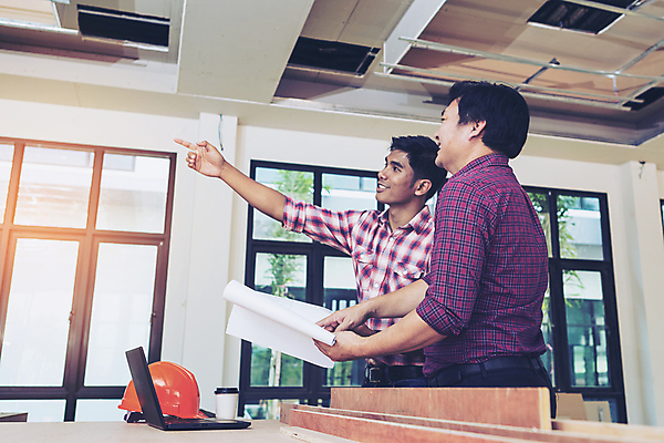 포토 JPG 해외이미지 직업 디자인 산업 2 비즈니스 건축양식 통신 협력 노동자 함께함 대화 사람 동양인 두명 건물 컴퓨터 사무실 우주 장비 업무 작업 엔지니어 감독 계획 헬멧 건축가 땅 동료 청사진 공학 프로젝트 콜라보레이션 브레인스토밍 해외포토 건축물 교육 건축 컨셉 관계 말하기 인종 전자제품 기술자 보호장비 파일형식 이미지허브