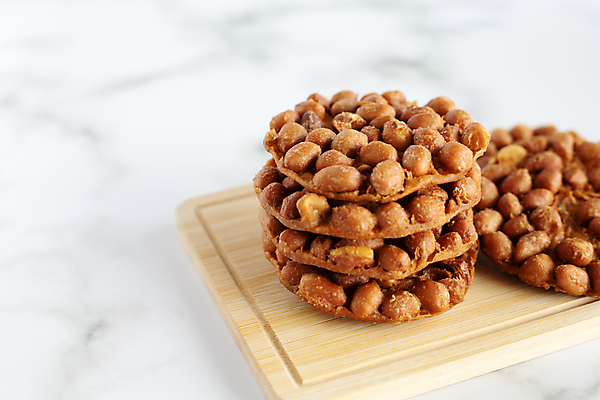 포토 JPG 해외이미지 식물 전통 음식 조각 재료 태국 디저트 콩 건강 요리 씨앗 사람없음 갈색 크래커 쿠키 주방 빵집 견과류 튀김 맛 낟알 시리얼 먹기 완두콩 땅콩 밀가루 레시피 칼로리 강낭콩 녹말 단백질 영양분 채식주의자 핸드메이드 해외포토 아시아 컬러 컨셉 모션 곡류 상점 가루 채식 영양소 파일형식 이미지허브