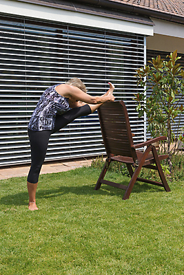 포토 JPG 해외이미지 식물 백인 라이프스타일 공원 여자 스포츠 신체 의자 건강 한명 사람 잔디 성인 야외 목재 운동복 금발 운동 정원 맑음 스트레칭 활발 은퇴 유연 연습 오르기 해외포토 서양인 나무 1 헤어스타일 옷 공공시설 가구 컨셉 재료 모션 날씨 생활 파일형식 이미지허브