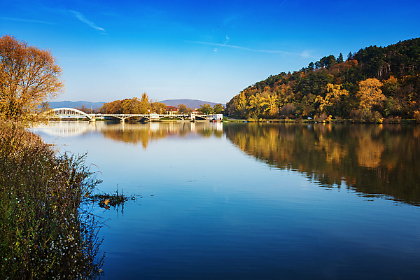 포토 JPG 해외이미지 나무 구름 유럽 여행 자연 하늘 휴가 휴식 건강 사람없음 야외 치료 강 햇빛 목욕 일몰 가을 도시 저녁 강가 휴양지 테라피 슬로바키아 해외포토 자연요소 식물 계절 나라 컨셉 의학 태양 뷰티 노을 청결 장소 야간 생태계 파일형식 이미지허브