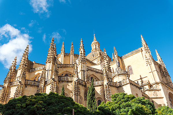 포토 JPG 해외이미지 구름 전통 유럽 기독교 종교 문화 여행 건축양식 하늘 지붕 안테나 사람없음 야외 건물 성당 교회 탑 천주교 세계문화유산 중세 역사 스페인 묘사 마리아 타운 고딕 랜드마크 옛날 해외포토 자연요소 건축물 건축 나라 통신 종교건축 문화재 도시 파일형식 이미지허브