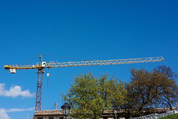포토 JPG 해외이미지 산업 비즈니스 건축양식 하늘 아파트 주택 프레임 사람없음 야외 파란색 노란색 탑 금속 고층빌딩 기계 도시 업무 기중기 러시아 리프트 타입 개발 철강 프로젝트 해외포토 건축물 건축 유럽 컬러 재질 빌딩 건물 작업 중장비 파일형식 이미지허브