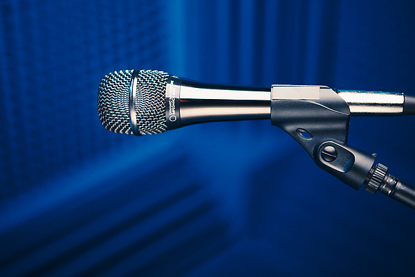 포토 JPG 해외이미지 직업 선 음악 백그라운드 노래 추상 미래 말하기 서기 사람없음 파란색 빛 금속 검은색 소리 공연 거품 방 장비 기구 악단 볼륨 마이크 오브젝트 라디오 오디오 방송 점수 망사 목소리 노래방 뮤지컬 보컬 팝 생존 카피스페이스 해외포토 컬러 음향기기 컨셉 무늬 모션 재질 문화예술 이벤트 전자제품 공백 직물 파일형식 이미지허브