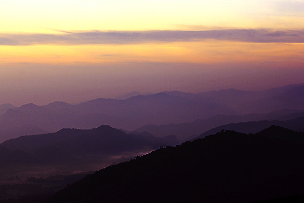 포토 JPG 해외이미지 구름 파도 바다 자연 하늘 아침 날씨 풍경 사람없음 빨간색 파란색 빛 햇빛 태양 반사 일출 어둠 황혼 일몰 새벽 광선 흰색 최고 분위기 야간 저녁 천국 솜털 스카이라인 흐림 넘어짐 평야 수평선 해외포토 주간 자연요소 컬러 컨셉 모션 노을 생태계 파일형식 이미지허브