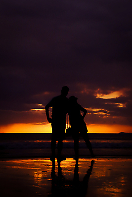 포토 JPG 해외이미지 커플 여자 남자 행복 실루엣 바다 여행 데이트 휴가 풍경 성인 야외 두명 여름 햇빛 일몰 저녁 성인만 해외포토 계절 감정 관계 촬영기법 사람 태양 노을 야간 파일형식 이미지허브