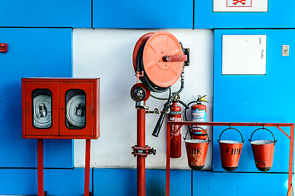 포토 JPG 해외이미지 산업 백그라운드 공장 태국 안전 사람없음 빨간색 물 파란색 한개 금속 장비 보호 휘발유 연결 위험 소방관 측정 수도꼭지 보안 작업도구 명령 게이지 제어 철강 해외포토 자연요소 1 아시아 컬러 컨셉 공업 재질 도구 석유 구조원 소방 파일형식 이미지허브