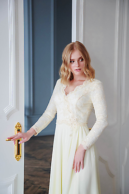 포토 JPG 해외이미지 백인 모델 헤어스타일 드레스 여자 얼굴 결혼 호텔 결혼식 아침 실내 한명 사람 20대 성인 금발 유행 흰색 화려 고급 우아함 보석 피부 미녀 입술 준비 약혼 예복 스타일 해외포토 주간 서양인 1 옷 컬러 컨셉 숙소 이벤트 청년 내부 신체부위 광석 미인 약속 파일형식 이미지허브