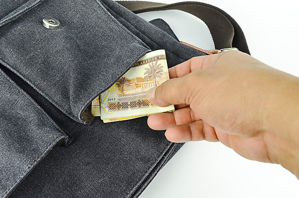 포토 JPG 해외이미지 손 종이 백그라운드 컨셉 지폐 돈 비즈니스 성공 사람없음 금융 경제 쪽지 저축 흰색 잡기 만 시장 재산 중앙 왕 무역 주기 투자 아라비아 기부 계산서 사우디아라비아 월급 대출 고립 아랍어 왕국 해외포토 산업 컬러 중동 모션 신체부위 파일형식 이미지허브