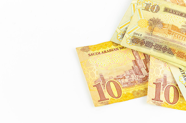 포토 JPG 해외이미지 손 종이 백그라운드 컨셉 지폐 돈 비즈니스 성공 사람없음 금융 경제 쪽지 저축 흰색 잡기 만 시장 재산 중앙 왕 무역 주기 투자 아라비아 기부 계산서 사우디아라비아 월급 대출 고립 아랍어 왕국 해외포토 산업 컬러 중동 모션 신체부위 파일형식 이미지허브