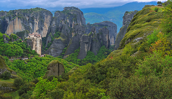 포토 JPG 해외이미지 전통 기독교 종교 도로 건축양식 산 파노라마 풍경 사람없음 건물 교회 계곡 역사 재산 정상 그리스 언덕 신성 격려 암초 수도원 그리스인 되감기 복잡 수녀원 옛날 지그재그 회랑 메테오라 해외포토 서양인 건축물 건축 감정 유럽 길 컨셉 종교건축 교통시설 모션 촬영기법 금융 세계문화유산 복도 파일형식 이미지허브