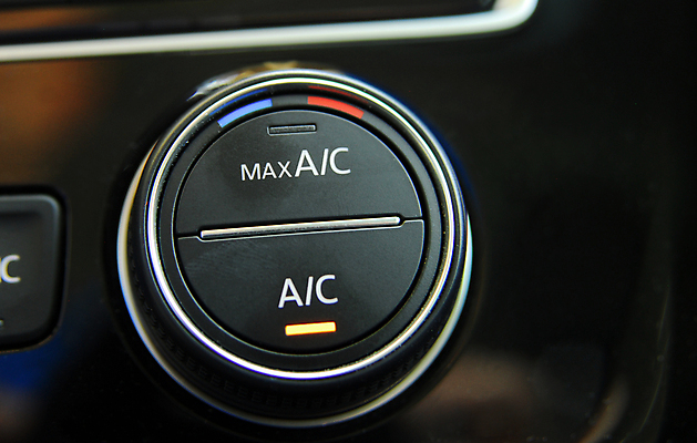 포토 JPG 해외이미지 라이프스타일 디자인 여행 교통시설 자동차 사람없음 내부 추위 뜨거움 부채 고급 우아함 작음 시원함 불기 속도 상쾌 땀 온도 엔진 린스 자동 제어 해외포토 감정 육상교통 교통 컨셉 모션 생활 크기 시설 파일형식 이미지허브