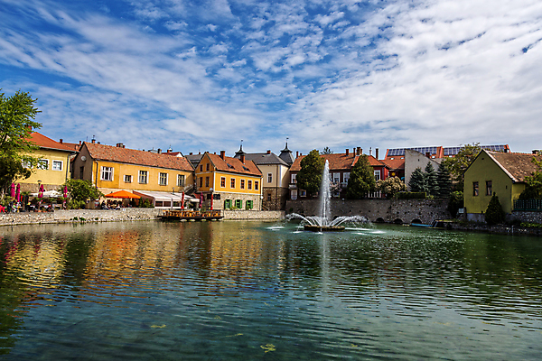 포토 JPG 해외이미지 나무 구름 계절 공원 유럽 문화 호수 여행 건축양식 하늘 주택 어류 사람없음 야외 건물 물 파란색 반사 노란색 연못 도시 역사 동굴 장면 타운 헝가리 방앗간 옛날 스타일 해외포토 자연요소 식물 건축물 공공시설 건축 나라 컬러 수중동물 동유럽 파일형식 이미지허브
