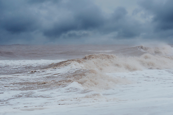 포토 JPG 해외이미지 구름 모래 파도 바다 여행 자연 하늘 날씨 풍경 사람없음 물 파란색 뜨거움 서핑 소프트포커스 폭풍 블러 폭풍우 해외포토 자연요소 컬러 촬영기법 수상스포츠 비_날씨 자연재해 생태계 파일형식 이미지허브