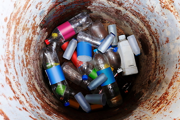 포토 JPG 해외이미지 길 가사 가방 가정 통 사람없음 환경 힘 재활용 쓰레기통 오픈 던지기 황금 쓰레기 폐기물 위험 컨테이너 자르기 묶기 버리기 가득함 오브젝트 매듭 먼지 자루 팩 패키지 질서 청소부 낭비 생태학 정리함 철강 해외포토 직업 잡화 교육 산업 컨셉 모션 화장품 예절 친환경 파일형식 이미지허브