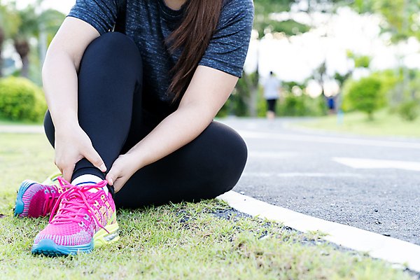 포토 JPG 해외이미지 공원 스포츠 신발 컨셉 신체 근육 건강 관리 사람 동양인 성인 사람없음 야외 달리기 조깅 운동 햇빛 고통 잡기 마사지 상처 사건 연습 무릎 문제 발목 달리기선수 부담 양발 해외포토 공공시설 감정 모션 발 인종 신체부위 태양 육상선수 파일형식 이미지허브