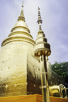 포토 JPG 해외이미지 아시아 종교 문화 여행 불교 건축양식 태국 하늘 미술 사람없음 야외 건물 조각상 골동품 사찰 방문 일반 명승지 존경 해외포토 건축물 건축 나라 종교건축 문화예술 풍경 조형물 파일형식 이미지허브