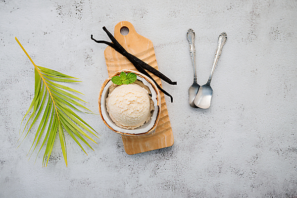 포토 JPG 해외이미지 그릇 백그라운드 잎 아이스크림 도마 사람없음 숟가락 달콤 시원함 질감 코코넛 바닐라 해외포토 식물 식기 과일 주방용품 디저트 수저 맛 파일형식 이미지허브