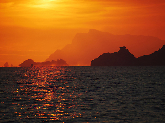 포토 JPG 해외이미지 하늘 사람없음 여행객 일몰 이탈리아 절벽 지중해 해외포토 유럽 바다 사람 노을 파일형식 이미지허브