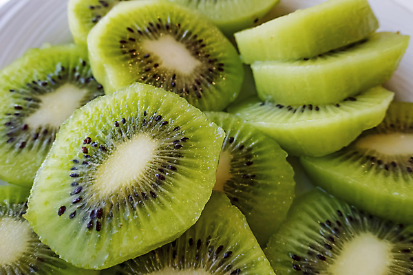 포토 JPG 해외이미지 그릇 백그라운드 단면 키위 사람없음 초록색 달콤 슬라이스 상큼 키위씨 해외포토 식기 컬러 과일 씨앗 맛 파일형식 이미지허브