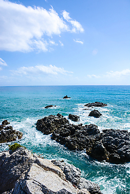 포토 JPG 해외이미지 바다 여행 자연 하늘 풍경 사람없음 야외 초록색 물 파란색 이탈리아 절벽 만 지중해 암초 해외포토 자연요소 유럽 컬러 생태계 파일형식 이미지허브