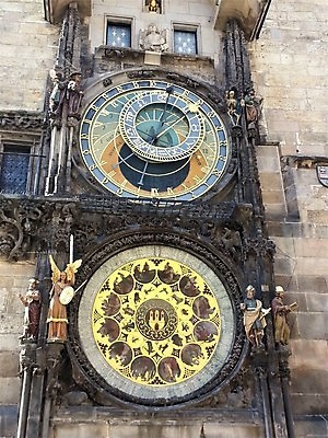 포토 JPG 해외이미지 손 디자인 유럽 별 시계 과학 건축양식 사람 사람없음 태양 숫자 탑 기계 골동품 달 시간 원형 중세 역사 황금 연도 심볼 사인 정사각형 점성술 체코 천문학 다이얼 프라하 타운 천연기념물 고딕 공화국 로마인 분 옛날 해외포토 자연요소 도형 문자 건축물 교육 건축 나라 인종 신체부위 도시 파일형식 이미지허브