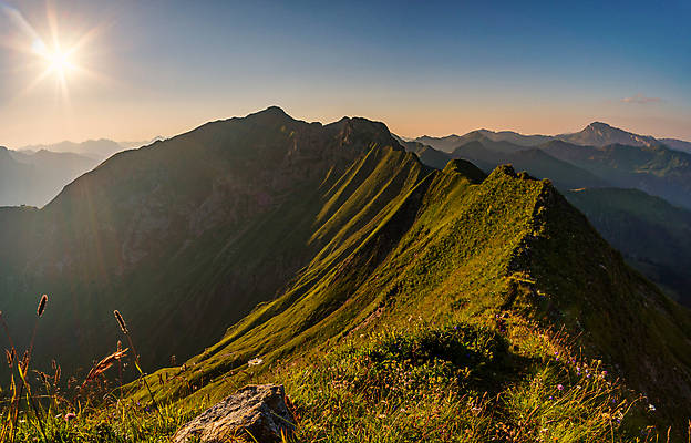 포토 JPG 해외이미지 구름 공원 꽃 실루엣 여행 자연 휴가 산 파노라마 사람없음 여름 햇빛 태양 노란색 일몰 산책 하이킹 흰색 시골 오스트리아 숲 언덕 알프스 천국 절정 해외포토 자연요소 식물 계절 공공시설 유럽 컬러 레저 휴식 촬영기법 노을 생태계 파일형식 이미지허브