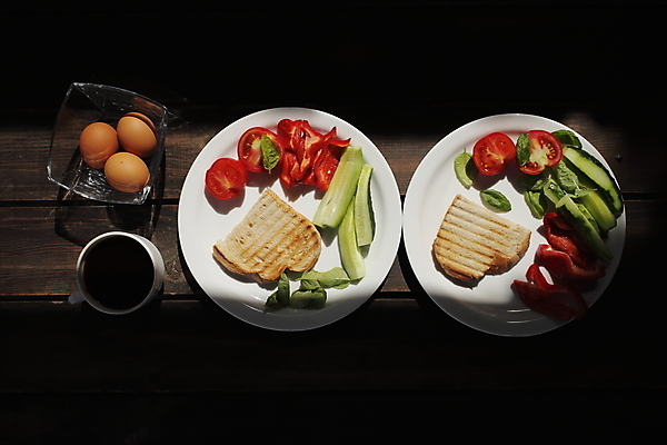 포토 JPG 해외이미지 접시 커피 빵 토마토 실내 요리 사람없음 컵 계란 어둠 토스트 바질 건강식 해외포토 식기 음료 음식 채소 내부 알 파일형식 이미지허브