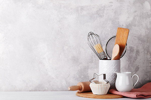 포토 JPG 해외이미지 그릇 식기 접시 디자인 벽 분홍색 백그라운드 가정 탁자 주방용품 선반 주택 요리 사람없음 내부 목재 컵 세트 수건 주방 식당 숟가락 카페 장비 머그컵 흰색 기구 조끼 도자기 자르기 굽기 계산대 컵받침 메뉴 주걱 유리주전자 카피스페이스 해외포토 나무 컬러 가구 생활용품 재료 모션 유리 주전자 수저 건물 위생용품 상점 공백 외투 구이 받침대 파일형식 이미지허브