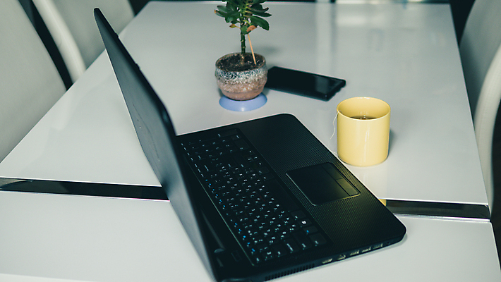 포토 JPG 해외이미지 백인 직업 학생 라이프스타일 여자 교육 남자 행복 종이 어린이 거실 인터넷 비즈니스 학교 가정 청소년 아파트 주택 실내 한명 미소 사람 앉기 성인 사람없음 10대 책 가로 노트북 스마트폰 스터디 컴퓨터 사무실 독서 주방 자료 방 시험 기록 업무 작업 기술자 연결 사이버 무선전화기 책상 분석 명상 교과서 준비 대학교 온라인 소셜미디어 온라인강의 해외포토 서양인 1 감정 가구 컨셉 모션 교재 표정 내부 건물 생활 전자제품 핸드폰 스마트기기 학습 강의 전화기 파일형식 언택트 이미지허브