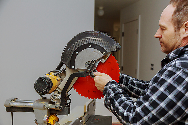 포토 JPG 해외이미지 직업 손 디자인 산업 노동자 안전 사람없음 금속 힘 기계 장비 도구 업무 원형 칼날 수리 자르기 목수 묘사 오브젝트 서비스 날카로움 목공예 내추럴 교체 설치 수목 조작 철강 커터 톱질 해외포토 도형 모션 재질 신체부위 작업 공예 파일형식 이미지허브