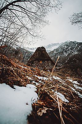 포토 JPG 해외이미지 계절 스포츠 단풍 창문 자국 주택 파노라마 사람없음 가로 햇빛 농가 반사 쌓기 평화 침묵 수확 골동품 개울 소 연기 정상 오두막 스위스 대리석 폭풍 방갈로 방앗간 고립 절정 콜로라도 산맥 해외포토 유럽 컨셉 잎 농업 재료 포유류 모션 숙소 날씨 산 촬영기법 건물 강 태양 농장 미국 소리 파일형식 이미지허브