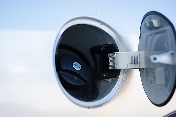 포토 JPG 해외이미지 자동차 사람없음 에너지 오픈 닫기 은색 플라스틱 오브젝트 탱크 연료 가스 캡모자 해외포토 모자_잡화 육상교통 컬러 모션 재질 파일형식 이미지허브