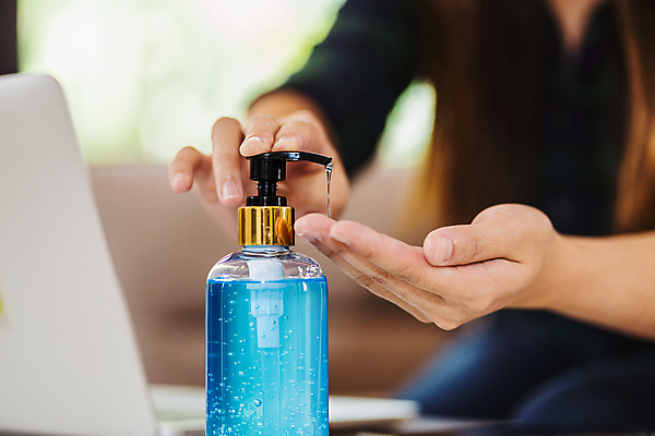 포토 JPG 해외이미지 여자 사업가 노동자 주택 직장 건강 가면 한명 안전 동양인 노트북 스마트폰 고통 금지 수비 호흡기관 붓기 바이러스 빨래 질병 공포 감염 온라인쇼핑 청소부 박테리아 펌프 고립 위생관리 인플루엔자 카피스페이스 해외포토 직업 1 감정 가사 회사 의학 모션 관리 사람 인종 건물 전자제품 핸드폰 스마트기기 쇼핑 공백 장기_의학 온라인 파일형식 이미지허브