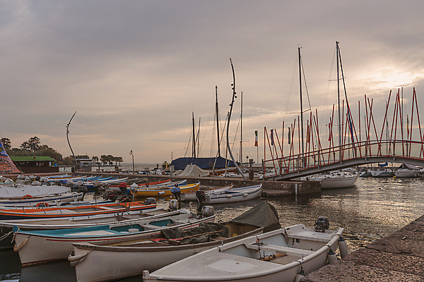 포토 JPG 해외이미지 구름 공원 유럽 호수 바다 여행 백그라운드 요트 오렌지 자연 하늘 휴가 따뜻함 파노라마 풍경 사람없음 야외 물 여름 파란색 빛 강 햇빛 태양 반사 일출 항구 황혼 일몰 새벽 만 어선 보트 저녁 아래 포트 수평선 해외포토 자연요소 계절 공공시설 나라 컬러 배_교통 과일 교통시설 촬영기법 노을 야간 방향 생태계 위치 파일형식 이미지허브
