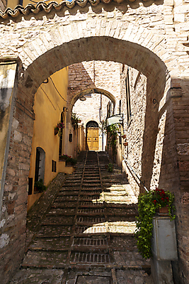 포토 JPG 해외이미지 식물 전통 외관 꽃 유럽 벽 여행 꽃무늬 건축양식 창문 하늘 벽돌 거리 주택 미술 사람없음 야외 건물 초록색 파란색 여행객 문 마을 이탈리아 수확 도시 중세 역사 냄비 좁은 타운 옛날 해외포토 건축물 건축 나라 컬러 무늬 농업 문화예술 사람 솥 파일형식 이미지허브
