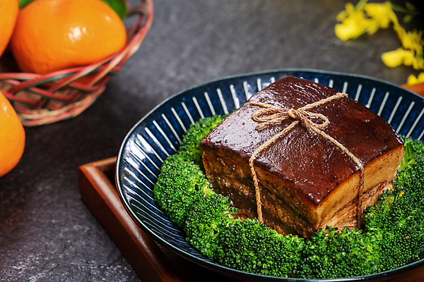 포토 JPG 해외이미지 접시 과일 검은배경 실내 돼지고기 사람없음 바구니 중식 끈 브로콜리 동파육 해외포토 식기 음식 백그라운드 채소 육류 내부 검은색 파일형식 이미지허브