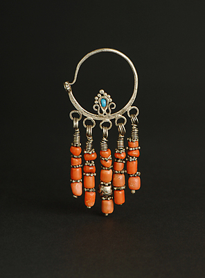 포토 JPG 해외이미지 전통 디자인 여자 아시아 백그라운드 동양인 사람없음 장식 빨간색 유행 금속 귀걸이 검은색 어둠 수확 골동품 바위 고급 보석 복고 청동 약혼 동쪽 고립 옛날 특별함 팬던트 핸드메이드 스타일 해외포토 나라 컬러 결혼 컨셉 농업 장신구 재질 사람 인종 돌_바위 광석 방향 약속 파일형식 이미지허브