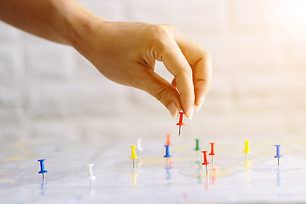 포토 JPG 해외이미지 유럽 종이 문화 도로 지구 여행 백그라운드 컨셉 지도 비즈니스 가이드 휴가 사람없음 빨간색 세계 지구본 여행객 탐험 도시 압정 목표 계획 대표 땅 방향 보여주기 발견 골 방법 지리 해외포토 직업 나라 길 컬러 교통시설 모션 사람 사무용품 파일형식 이미지허브