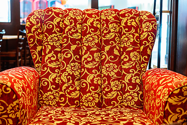 포토 JPG 해외이미지 무기 커피 가구 무늬 꽃무늬 패턴 의자 휴식 주택 앉기 사람없음 빨간색 컬러풀 노란색 상점 카페 휴게실 고급 큼 쇼핑몰 고객 안락의자 부드러움 벨벳 해외포토 꽃 음료 컬러 생활용품 컨셉 모션 건물 감각 크기 실크 파일형식 이미지허브