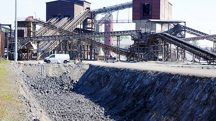 포토 JPG 해외이미지 산업 줄 공장 교통시설 사람없음 금속 기계 화물 제조 불도저 굴착기 버리기 양동이 먼지 무거움 자두 흙더미 방앗간 해고 땅바닥 석탄 재 채석 철강 해외포토 교통 과일 비즈니스 공업 모션 재질 바닥 흙 운송업 중장비 무게 시설 파일형식 더미 이미지허브