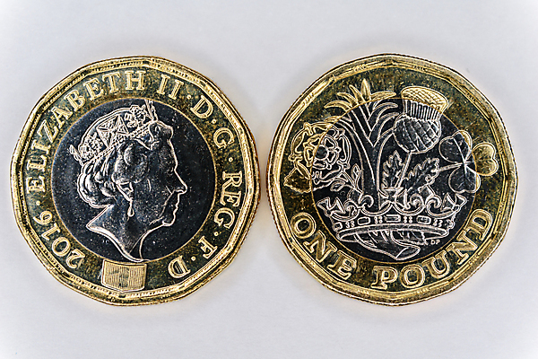 포토 JPG 해외이미지 1 영어 백그라운드 돈 영국 새로움 사람없음 금융 경제 금속 동전 흰색 재산 황금 투자 파운드 고립 해외포토 문자 유럽 컬러 컨셉 비즈니스 재질 파일형식 이미지허브