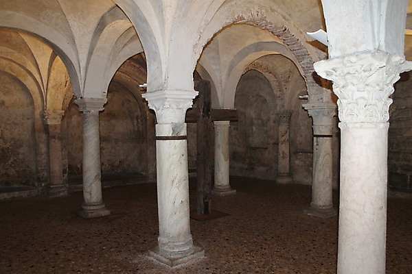 포토 JPG 해외이미지 여행 사람없음 성당 교회 이탈리아 방 대성당 로마네스크 바실리카 해외포토 유럽 종교건축 건물 파일형식 이미지허브