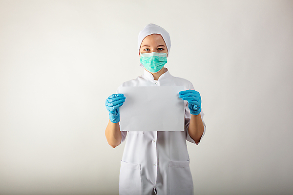 포토 JPG 해외이미지 백인 템플릿 직업 손 여자 종이 얼굴 유니폼 노동자 건강 병원 가면 사람 성인 사람없음 파란색 약 건강관리 공백 간호사 의사 흰색 잡기 메시지 바이러스 보호 사인 감염 보여주기 시트 박테리아 돌봄 서류판 전염병 목업 해외포토 서양인 옷 컬러 컨셉 의학 모션 관리 신체부위 사무용품 의료진 질병 파일형식 이미지허브